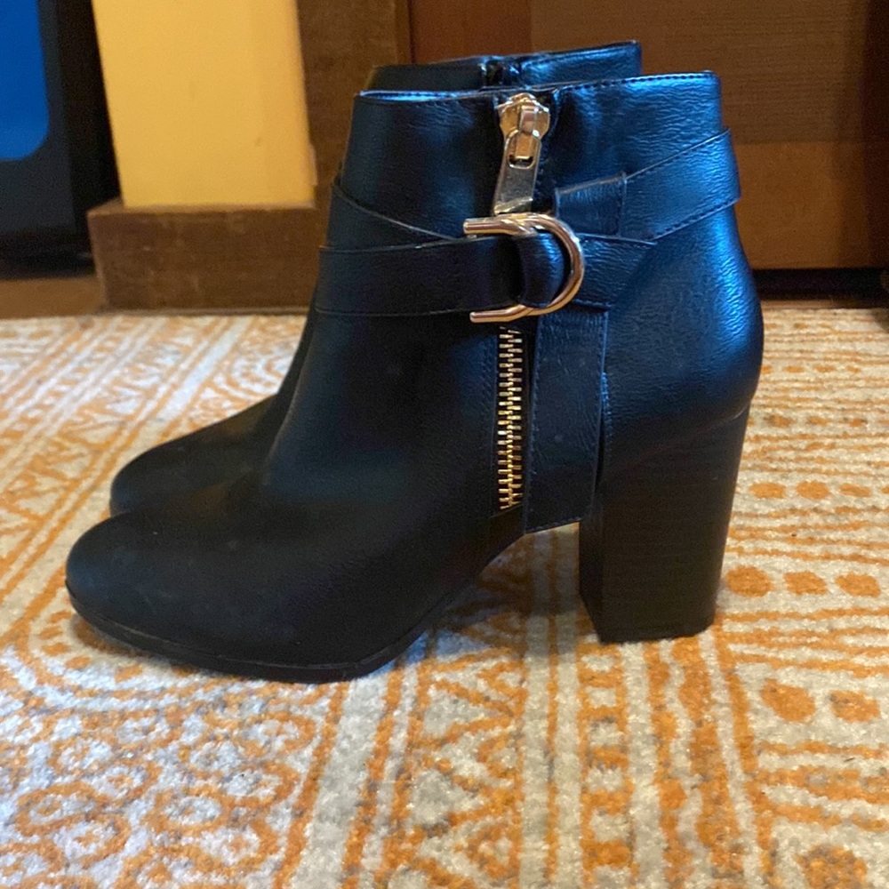 BLACK BOOTIES